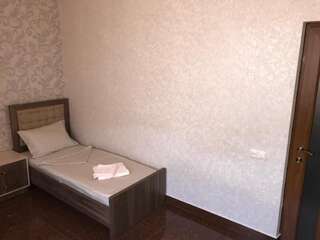 Хостелы Liko Hostel Ереван Бюджетный двухместный номер с 1 кроватью или 2 отдельными кроватями-9